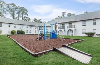 Park Village in Orange Park, FL - Foto de edificio - Building Photo