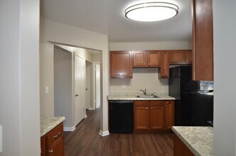 3569 Locust Ln in Cincinnati, OH - Building Photo - Building Photo