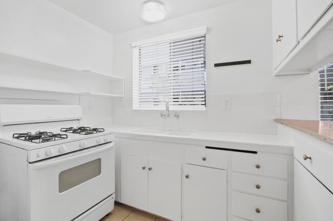 303 California Ave in Santa Monica, CA - Building Photo - Building Photo