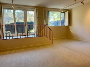 100 Keyes Rd, Unit 104 in Concord, MA - Building Photo - Building Photo