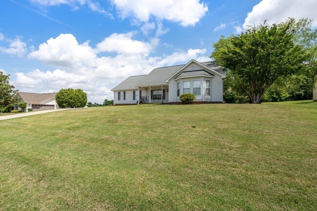 124 Cornelson Dr in Greer, SC - Building Photo - Building Photo