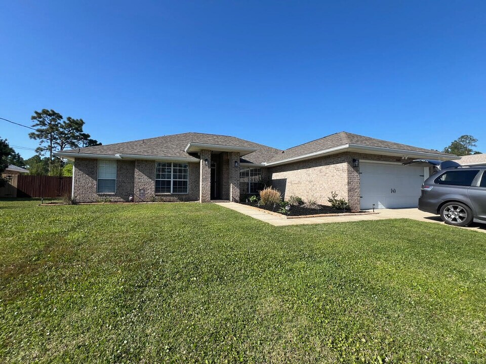 6612 Redfield St in Navarre, FL - Building Photo