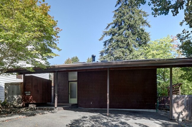 1916 NE 73rd St in Seattle, WA - Building Photo - Building Photo