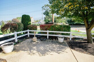102 Brandywine Dr in Monroe, NJ - Building Photo - Building Photo