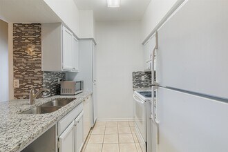 726 Bering Dr in Houston, TX - Foto de edificio - Building Photo