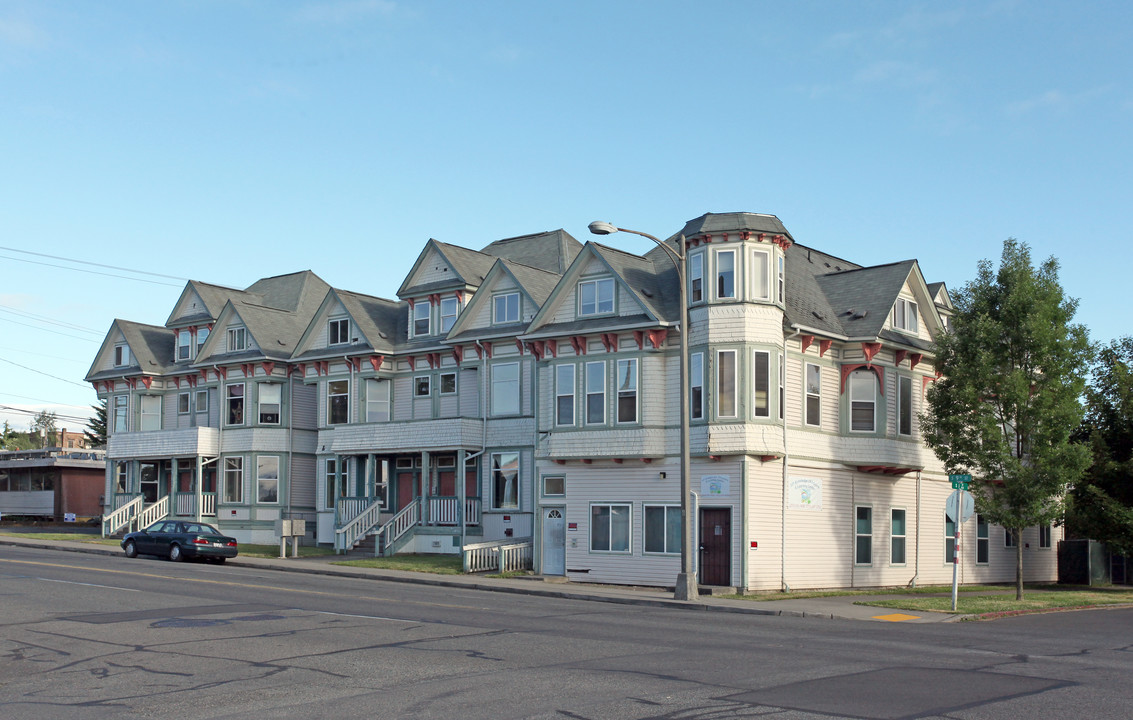 Mlkha Apartment in Tacoma, WA - Building Photo