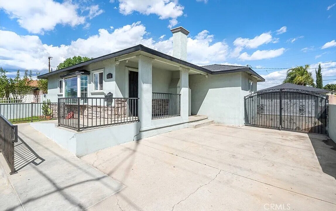 2146 S Towne Ave, Unit ROOM 1 in Pomona, CA - Building Photo
