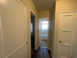 132 N Maple St in Burbank, CA - Building Photo - Building Photo