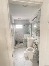 110 N Parkside Dr in Levittown, NY - Building Photo - Building Photo