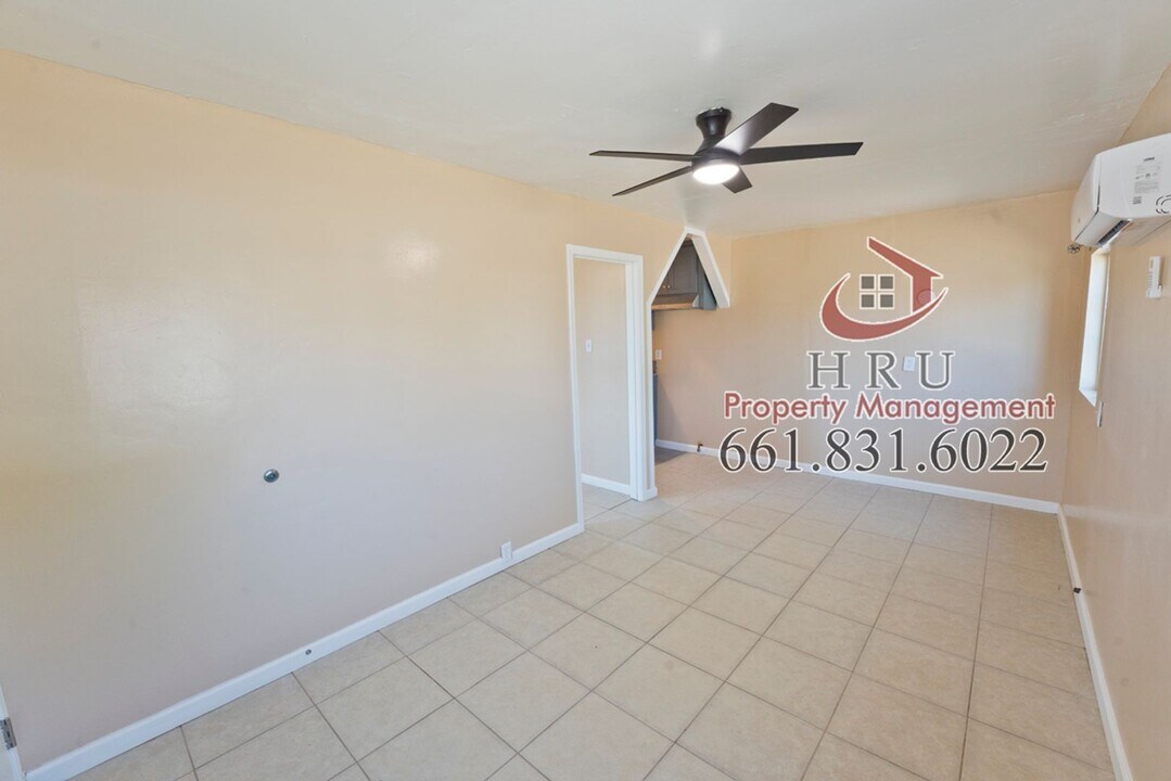 2731 Security Ave in Bakersfield, CA - Building Photo