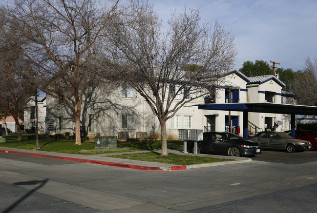 The Vineyard Apartments in Lamont, CA - Building Photo - Building Photo