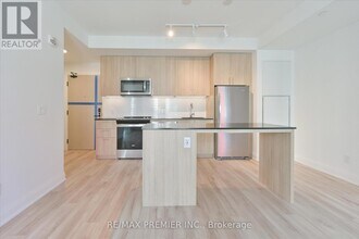 3250 Carding Mill Trail in Oakville, ON - Building Photo - Building Photo