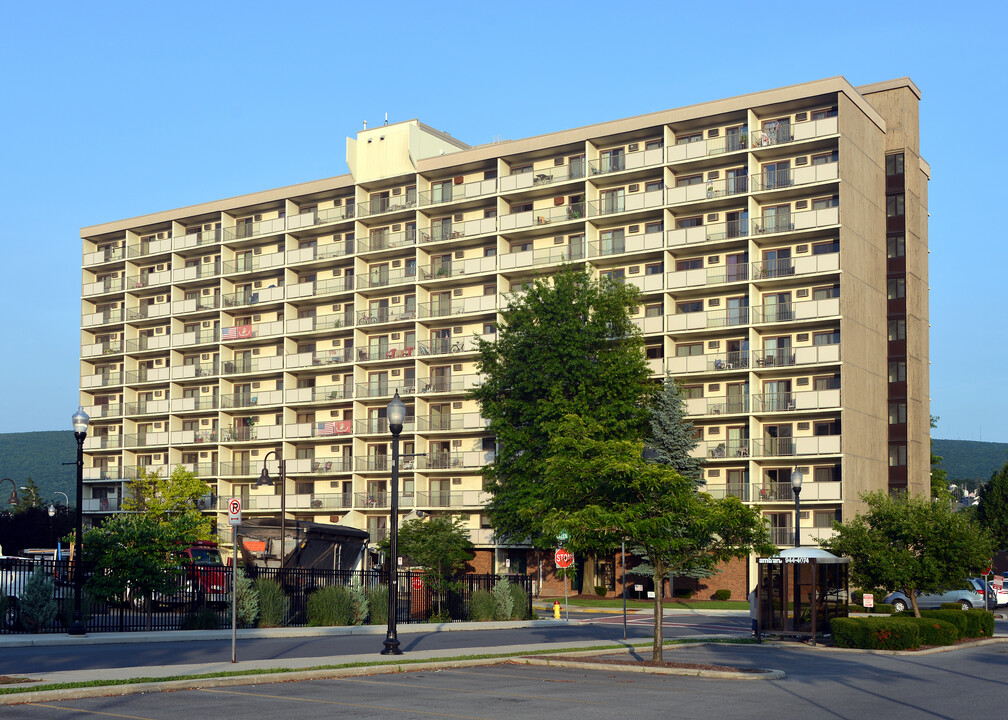 Green Avenue Tower in Altoona, PA - Building Photo