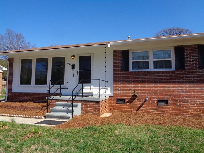 property at 3009 Lomond St