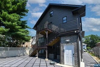 332 Coolidge Ave in Fort Lee, NJ - Building Photo - Building Photo