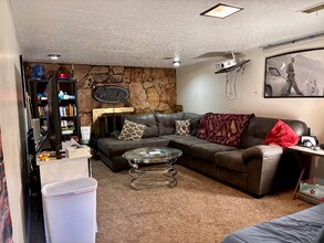 1368 Davis Ave in Logan, UT - Foto de edificio - Building Photo