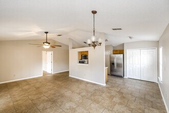 3292 Talisman Drive in Middleburg, FL - Foto de edificio - Building Photo