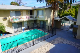 Buffalo Ave. Apartments in Sherman Oaks, CA - Building Photo - Building Photo