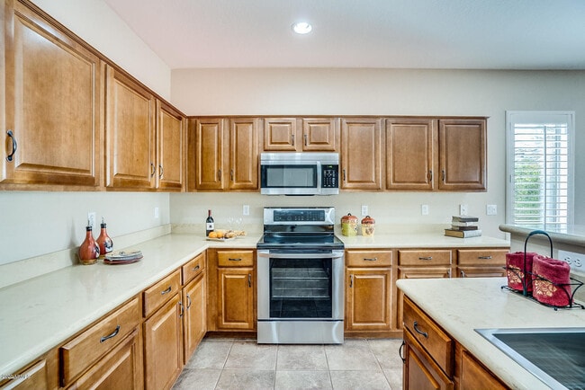 17610 W Port Royale Ln in Surprise, AZ - Building Photo - Building Photo