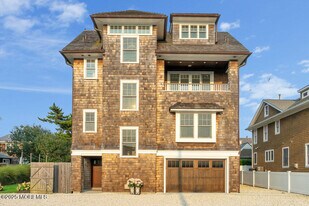 985 Ocean Ave in Mantoloking, NJ - Building Photo