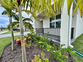 9035 Dahlia Cir, Unit 36 in Port St. Lucie, FL - Building Photo - Building Photo