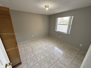 2721 NW 23rd Ct in Miami, FL - Building Photo - Building Photo