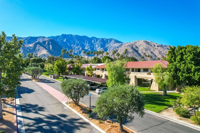 2801 N Los Felices Cir E, Unit D110 in Palm Springs, CA - Building Photo - Building Photo