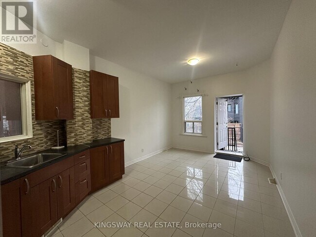 1504 Queen St W in Toronto, ON - Building Photo - Building Photo