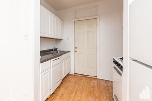 4414 N Whipple St, Unit 14-2N in Chicago, IL - Building Photo