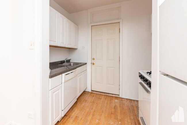 4414 N Whipple St, Unit 14-2N, Unit 14-2N