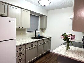 1121 New Jersey St in Lawrence, KS - Building Photo