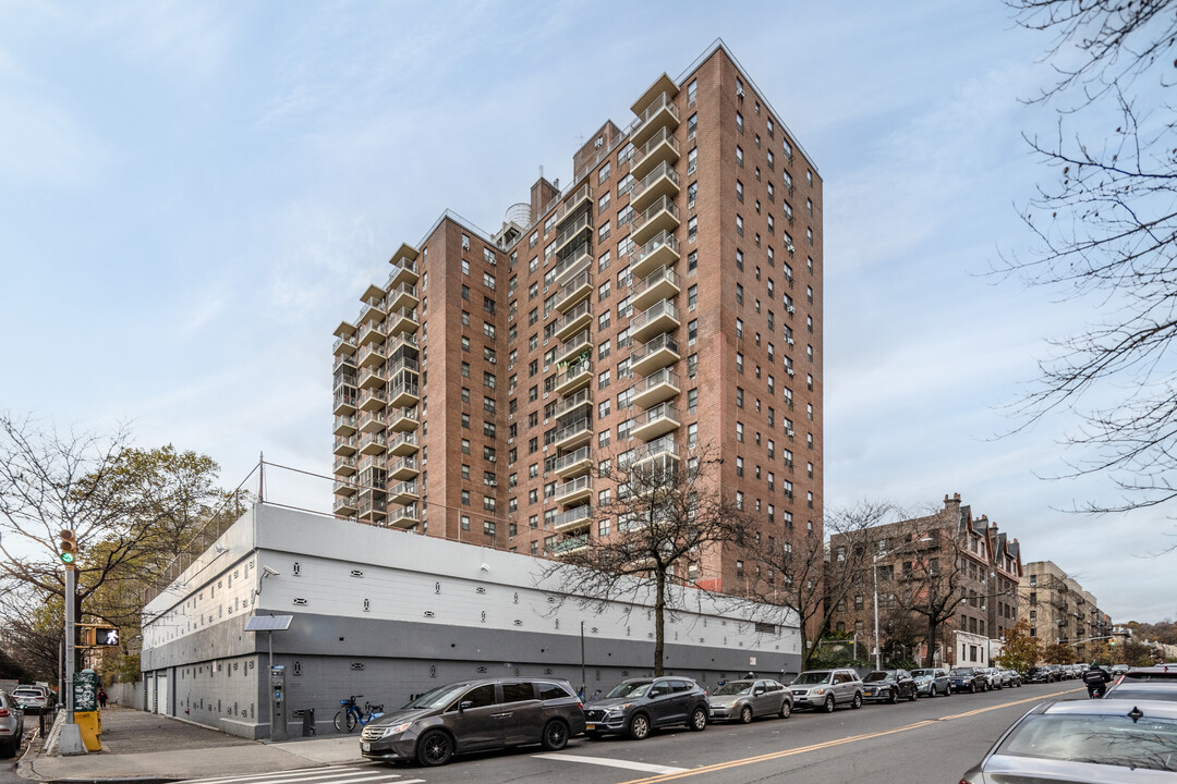 Nagle House in New York, NY - Building Photo