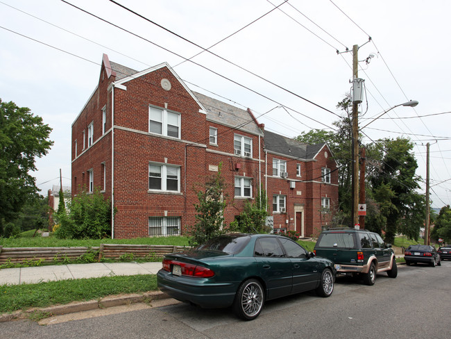 1725 29th St SE in Washington, DC - Foto de edificio - Building Photo