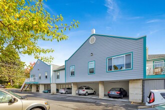 Heron's Nest Apartments in Bellingham, WA - Building Photo - Building Photo