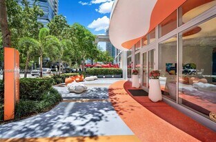 31 SE 6th St, Unit 1201 in Miami, FL - Building Photo