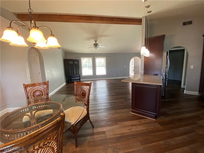 814 SE 21st Ave in Cape Coral, FL - Building Photo - Building Photo
