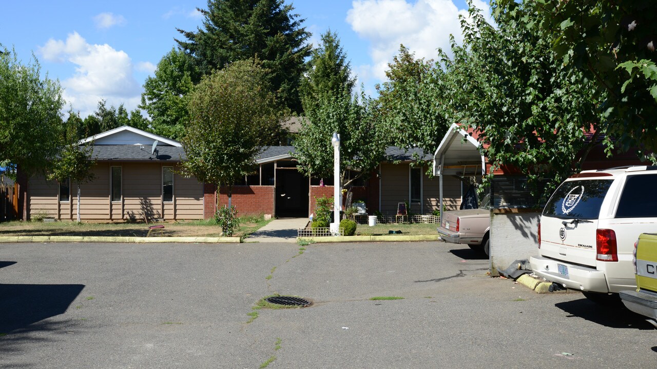 2805 SE 145th Ave in Portland, OR - Building Photo