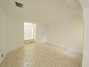11005 NW 87th St in Doral, FL - Building Photo - Building Photo