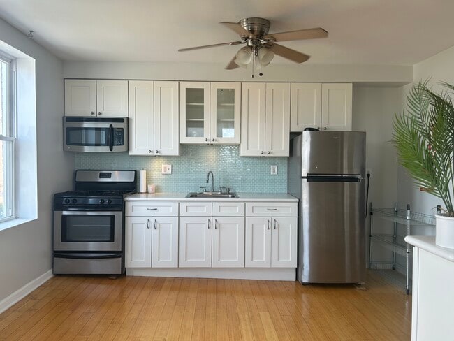 201 45th St, Unit Union City E2 in Union City, NJ - Foto de edificio - Building Photo