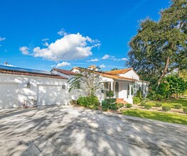 113 NE 101st St in Miami Shores, FL - Foto de edificio - Building Photo