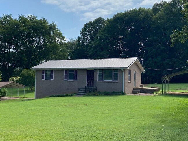 1137 Drake Rd in Adams, TN - Building Photo - Building Photo