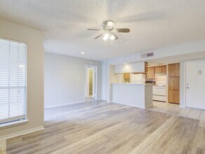 1900 Bay Area Blvd in Houston, TX - Building Photo - Building Photo