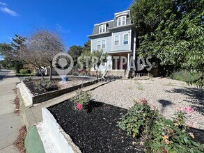134 Franklin St, Unit 2 in Boston, MA - Building Photo - Building Photo