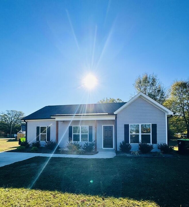 853 S 13th St in Erwin, NC - Building Photo