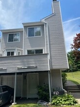 4 Daisy Dr in Seymour, CT - Building Photo - Building Photo