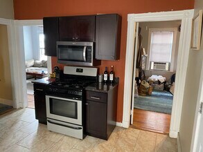 46 Middle St, Unit 3 in Boston, MA - Foto de edificio - Building Photo