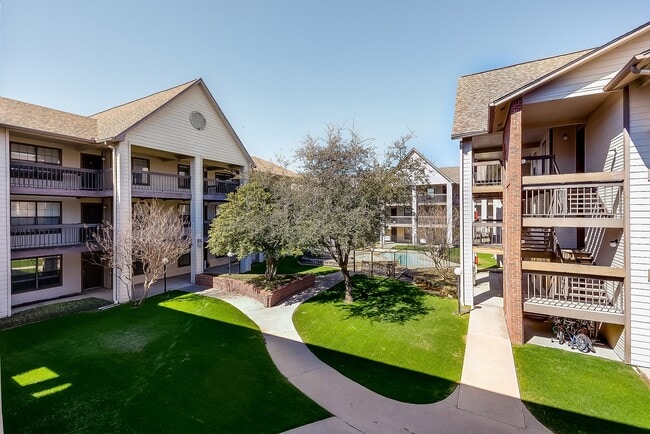 property at 218 N Texas Blvd