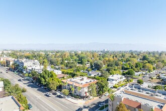 4904 Laurel Canyon Blvd in Valley Village, CA - Building Photo - Building Photo
