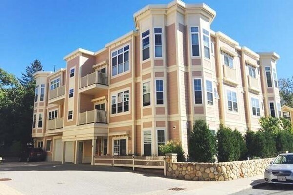 69 Bolton St, Unit 102 in Cambridge, MA - Foto de edificio