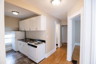 2728 N Murray Ave in Milwaukee, WI - Building Photo - Building Photo